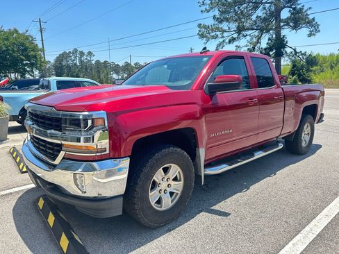 Used 2018 Chevrolet Silverado 1500 LT w/ All Star Edition AWD/4WD image 3