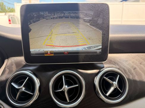 Used 2019 Mercedes-Benz GLA 250 4MATIC image 40