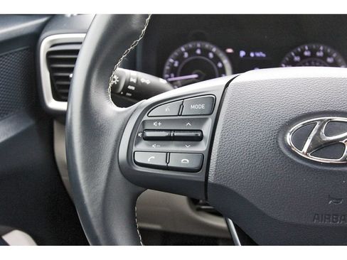 Certified 2022 Hyundai Venue Limited FWD image 18