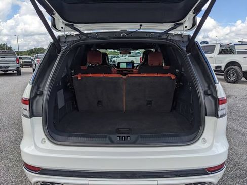 Used 2025 Lincoln Aviator Reserve w/ Luxury Package AWD/4WD image 13