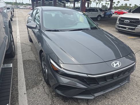 Used 2024 Hyundai Elantra SEL FWD image 4