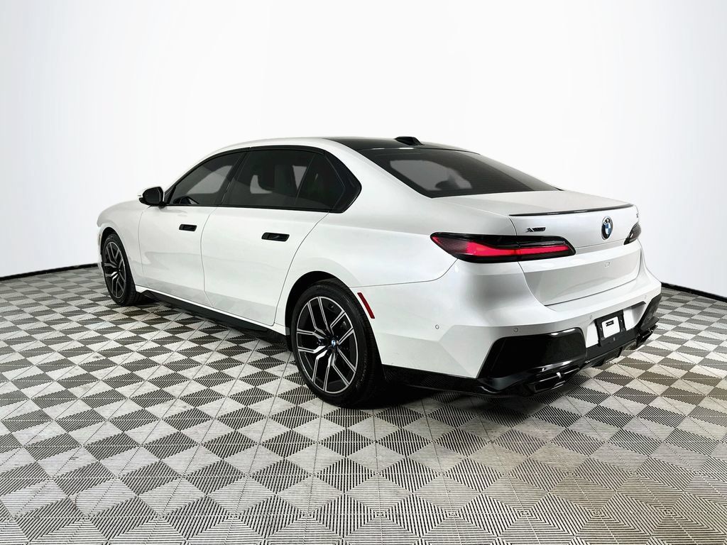 Used 2024 BMW 760i xDrive w/ Premium Package 2 AWD/4WD image 5