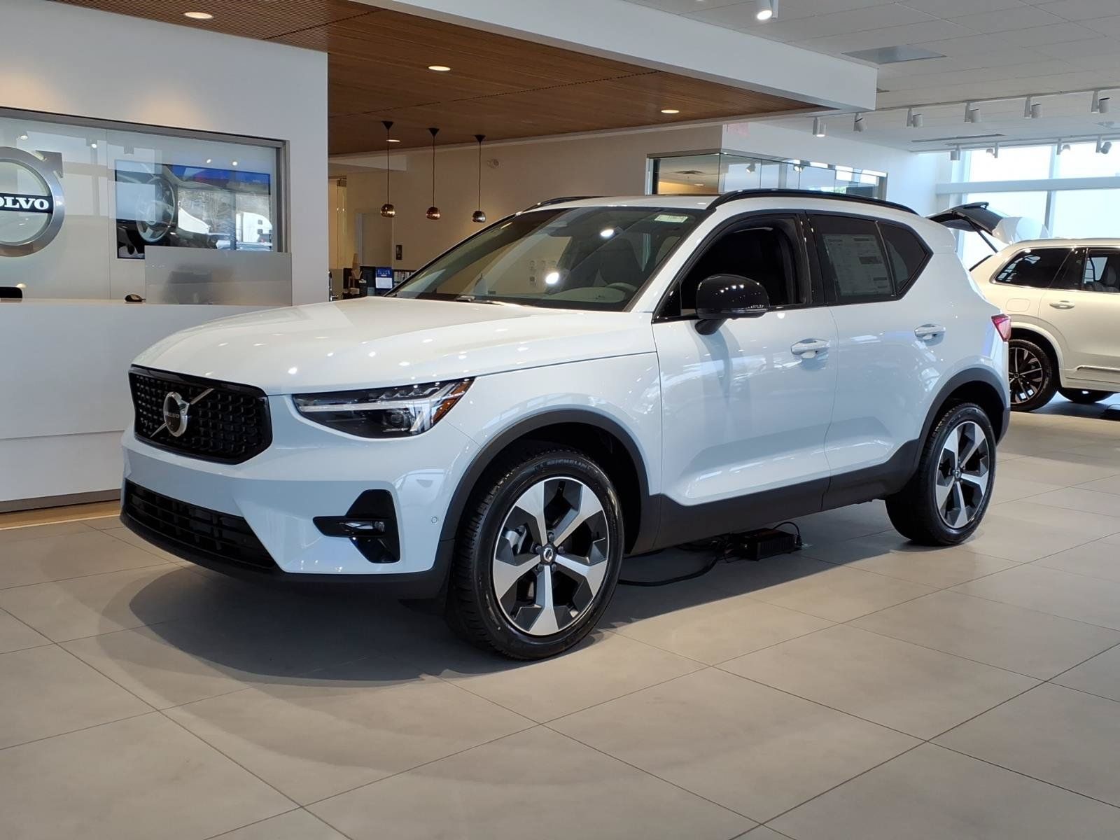 New 2026 Volvo XC40 B5 Plus w/ Protection Package Premier AWD/4WD image 3