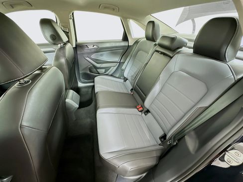 Used 2025 Volkswagen Jetta SE image 27