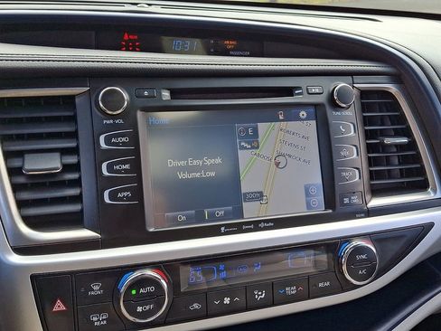 Used 2019 Toyota Highlander XLE AWD/4WD image 19