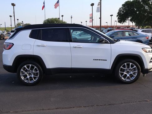 Used 2025 Jeep Compass Limited image 10