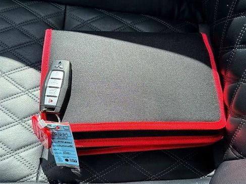 Used 2023 Mitsubishi Outlander SEL AWD/4WD image 52