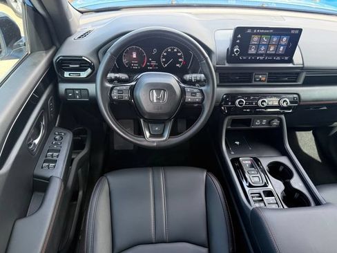 Used 2025 Honda Pilot TrailSport image 24