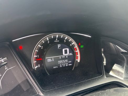 Used 2017 Honda Civic Sport image 8