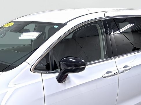 Used 2024 Chrysler Pacifica Touring-L w/ Uconnect Theater Family Group FWD image 8