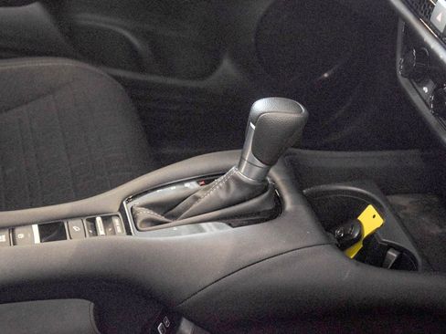 Used 2023 Honda HR-V LX image 16