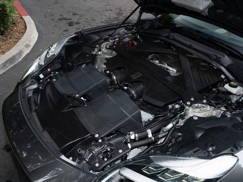 Used 2025 Aston Martin DB12 Coupe image 12