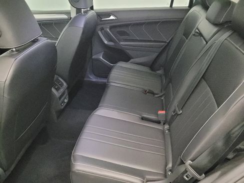 Used 2022 Volkswagen Tiguan SE image 18