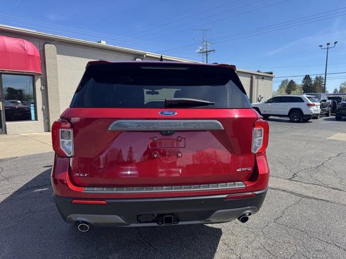 Used 2021 Ford Explorer XLT w/ Equipment Group 202A AWD/4WD image 4