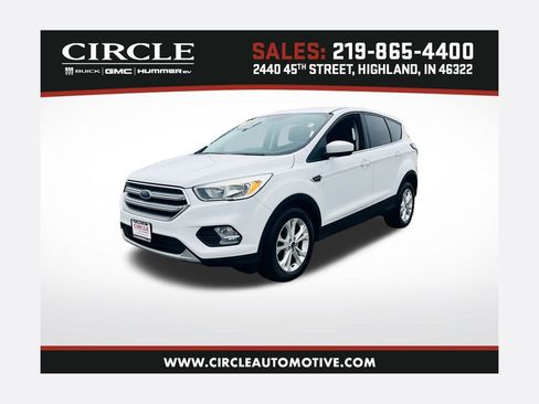 Used 2017 Ford Escape SE w/ SE Cold Weather Package image 1