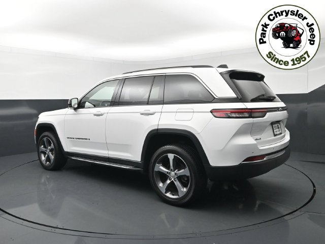 Used 2023 Jeep Grand Cherokee Limited AWD/4WD image 4