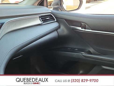 Used 2020 Toyota Camry SE w/ Convenience Package FWD image 19