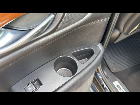 Used 2018 Cadillac Escalade Luxury image 24