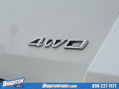 Used 2024 Ford Explorer XLT image 6