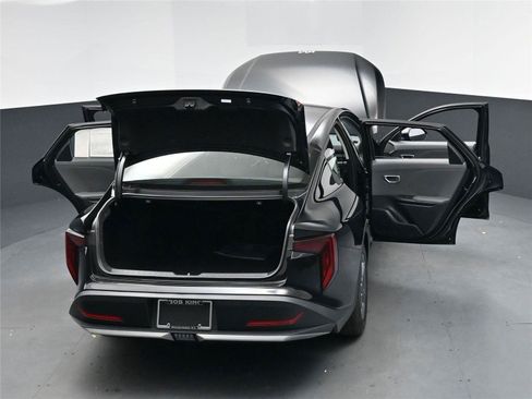 New 2025 Kia K4 LXS image 16