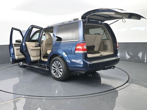 Used 2016 Lincoln Navigator Select image 74