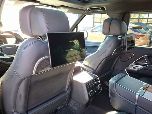 Used 2025 Land Rover Range Rover Long Wheelbase Autobiography image 13