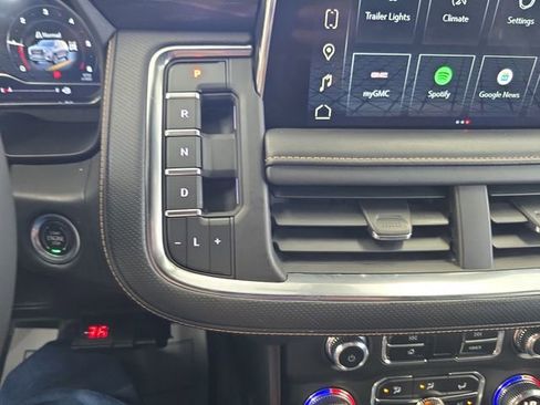 Used 2022 GMC Yukon XL AT4 image 23