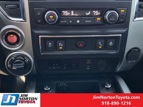 Used 2017 Nissan Titan PRO-4X w/ Pro-4x Convenience Package AWD/4WD image 22