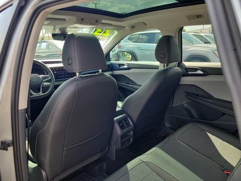 Certified 2023 Volkswagen Taos SE FWD image 14