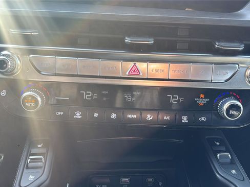 Used 2024 Kia Telluride AWD image 18