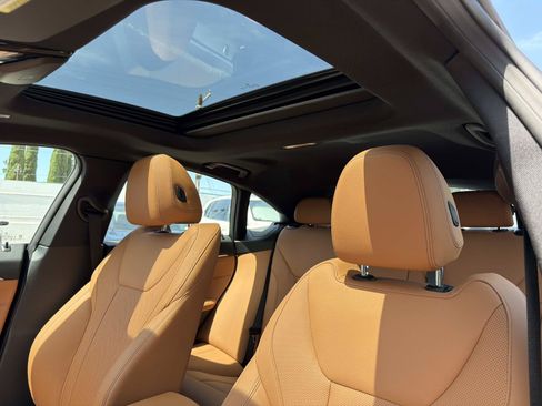 Used 2025 BMW M440i RWD image 16