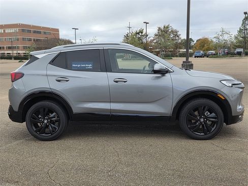 Used 2024 Buick Encore GX Sport Touring image 3
