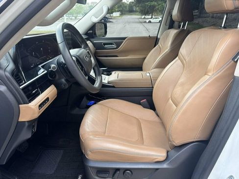 Used 2025 INFINITI QX80 Luxe AWD/4WD image 9