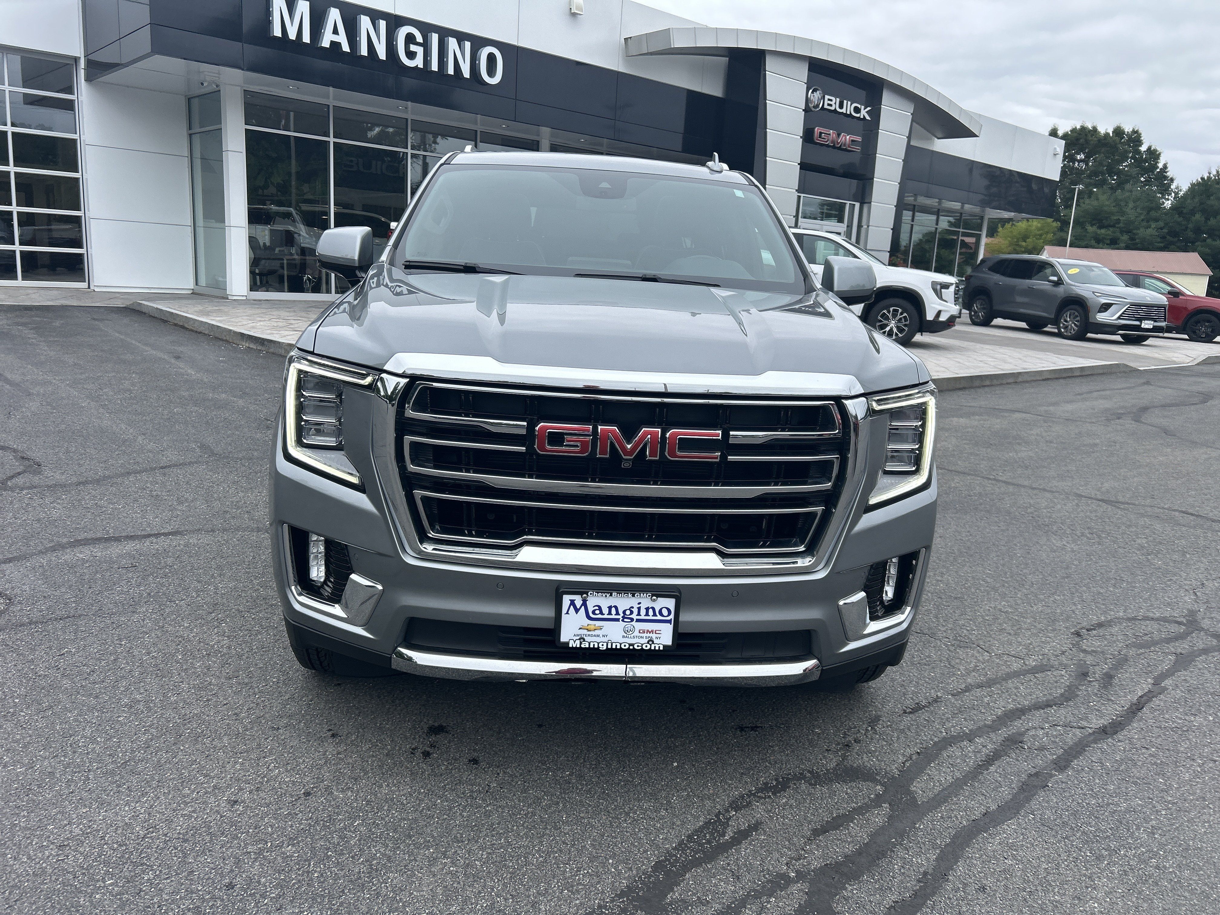 Certified 2023 GMC Yukon XL SLT w/ SLT Premium Package AWD/4WD image 18
