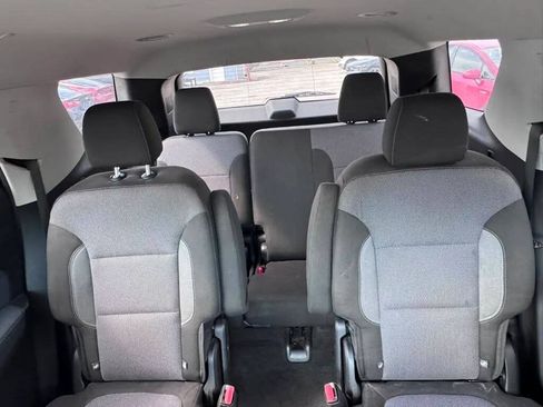 Used 2019 Chevrolet Traverse LT FWD image 13