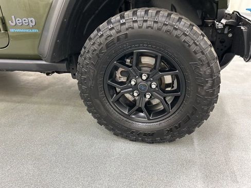 Used 2024 Jeep Wrangler Unlimited AWD/4WD image 30