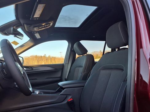 New 2025 Jeep Grand Cherokee Laredo X w/ Luxury Tech Group I image 7