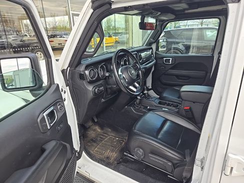 Used 2020 Jeep Wrangler Unlimited Sahara image 16
