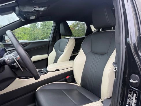 Used 2022 Lexus NX 250 FWD w/ Towing Package (2000 Lbs) image 9