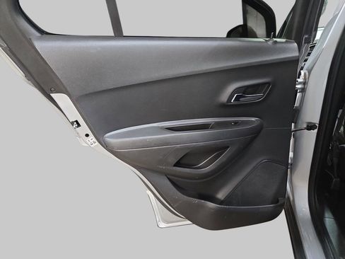 Used 2018 Chevrolet Trax LS image 17