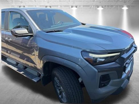 Used 2024 Chevrolet Colorado LT w/ LT Convenience Package III AWD/4WD image 5