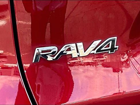 Used 2022 Toyota RAV4 LE image 30