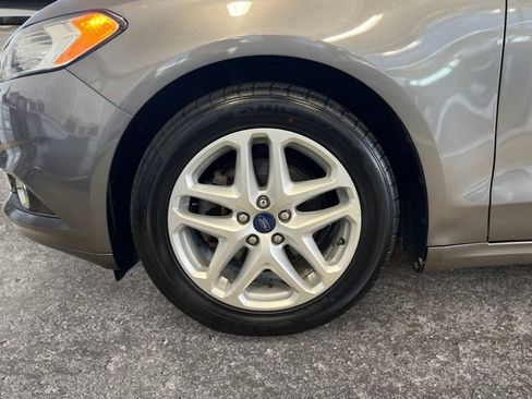 Used 2014 Ford Fusion SE w/ Equipment Group 202A image 12