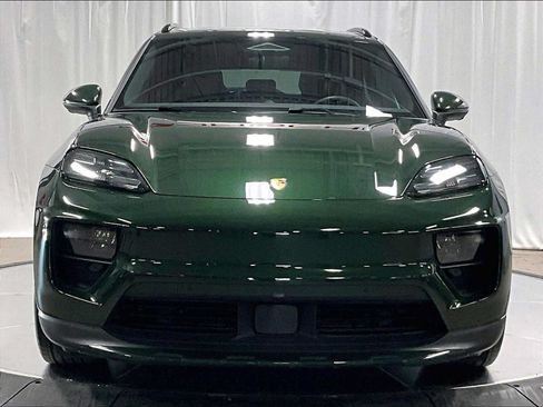 Used 2025 Porsche Macan 4 Electric AWD/4WD image 12