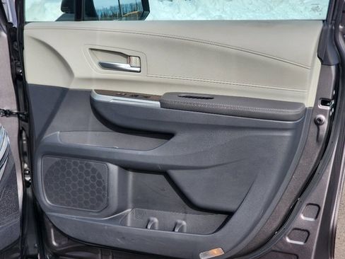 Used 2023 Toyota Sienna XLE image 10