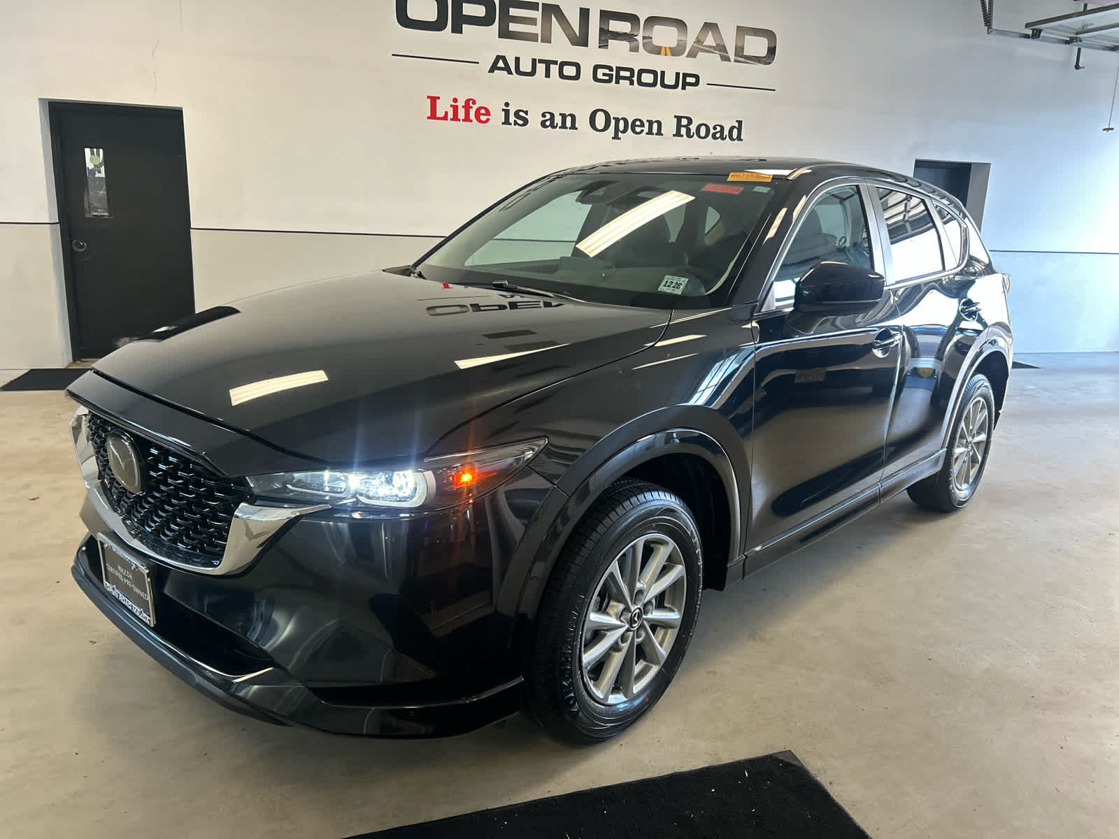 Certified 2024 MAZDA CX-5 AWD 2.5 S w/ Preferred Package image 2