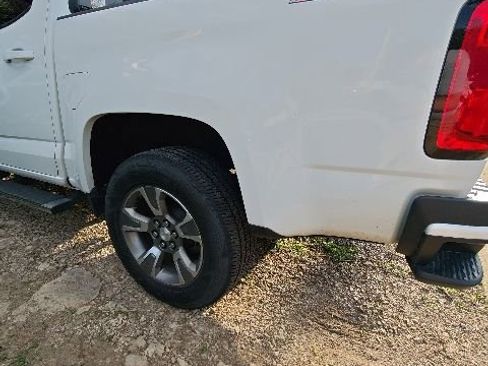 Used 2019 Chevrolet Colorado Z71 AWD/4WD image 15