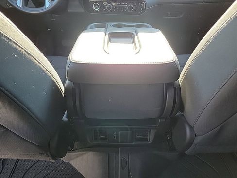 Used 2022 Chevrolet Silverado 1500 LT image 10