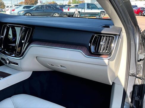 Used 2021 Volvo S60 T5 Momentum image 16