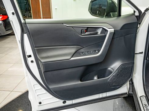 Used 2025 Toyota RAV4 LE AWD/4WD image 18